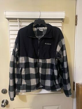 Columbia Men's Black and Gray Plaid Lightweight Fleece Jacket